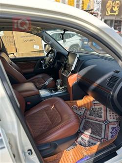 تۆیۆتا لاند کروزەر